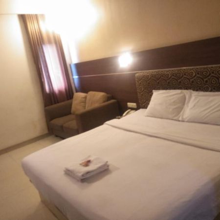 Penthouse Hotel Jakarta Exterior photo