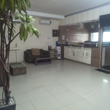 Penthouse Hotel Jakarta Exterior photo