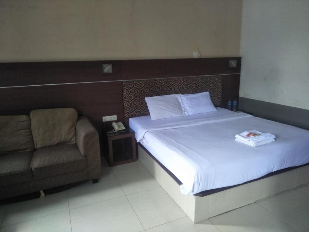Penthouse Hotel Jakarta Exterior photo