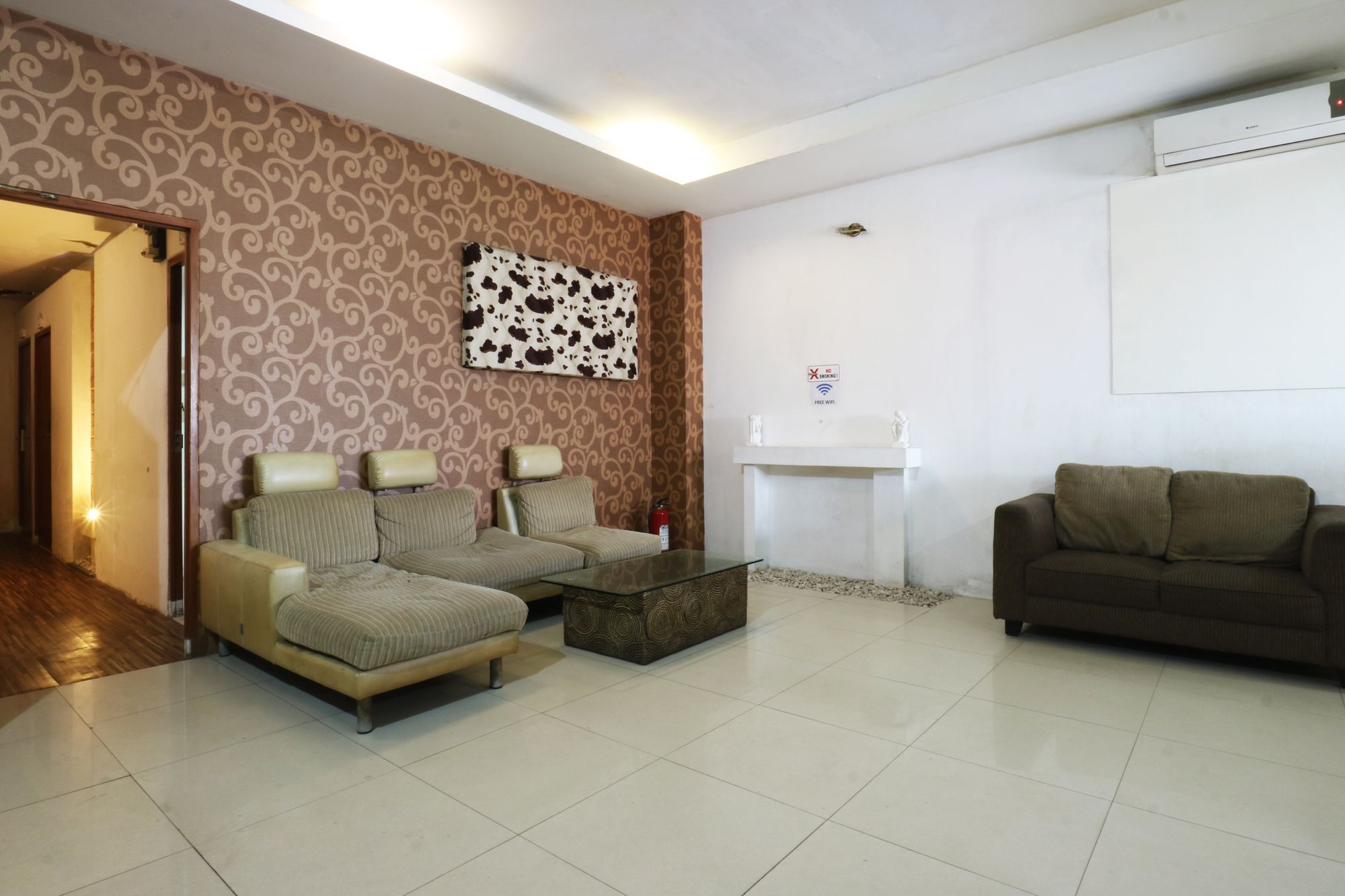 Penthouse Hotel Jakarta Exterior photo
